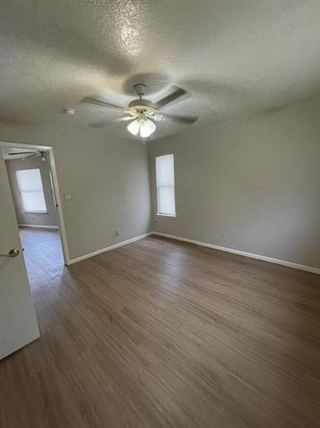 Foto del edificio - 296 Friendship Ln