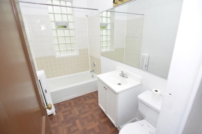 Interior Photo - 3945-59 N. Janssen Ave.