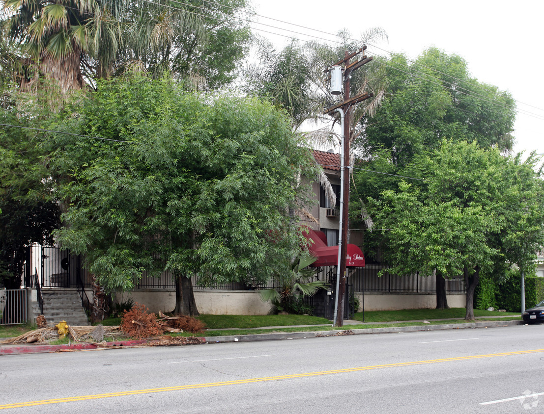 Lindley Park Apartments Northridge