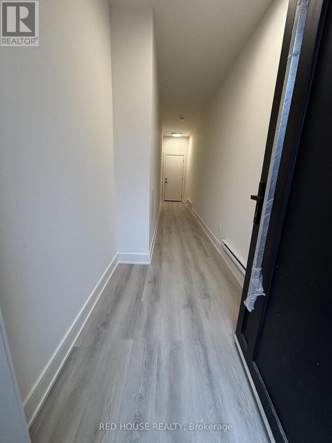 Building Photo - 102 Everett Cmn