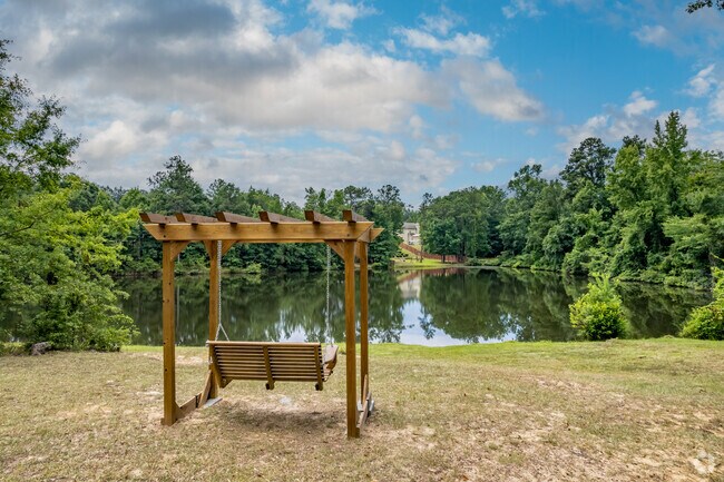 Lago - Huckleberry Hill Apartments