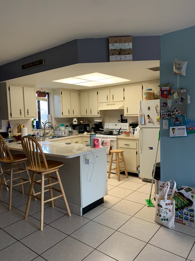 Foto del edificio - ** ANNUAL UNFURNISHED RENTAL ** - SPRINGWOOD - NEAR WINTERPARK AND EAST NAPLES MIDDLE SCHOOL***GR...