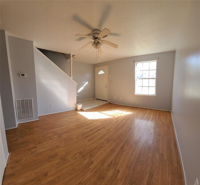 Building Photo - 1353 Ramada Dr