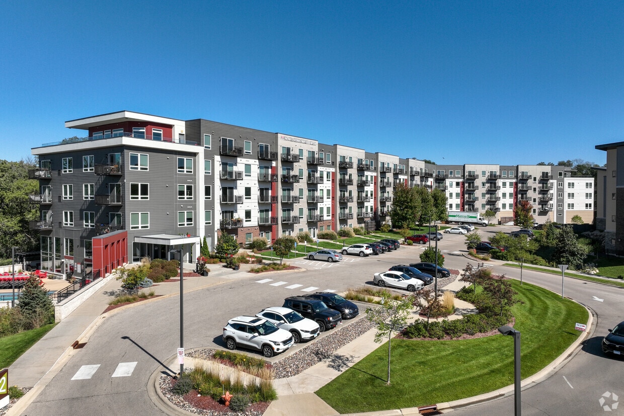 Red44 - Red44 Apartments | Specials Available