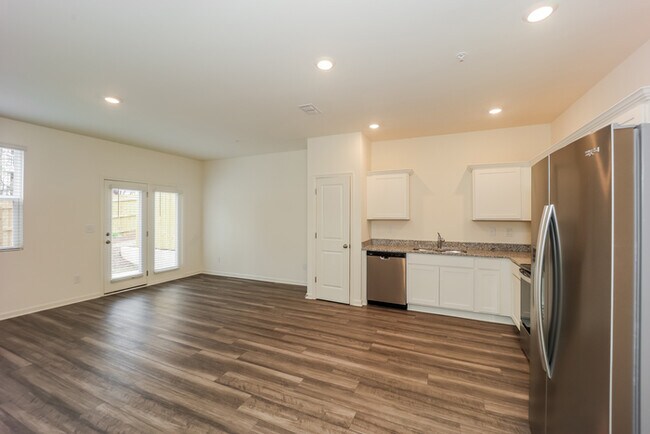 Building Photo - Fantastic 3bd/2ba home! Let yourself in!
