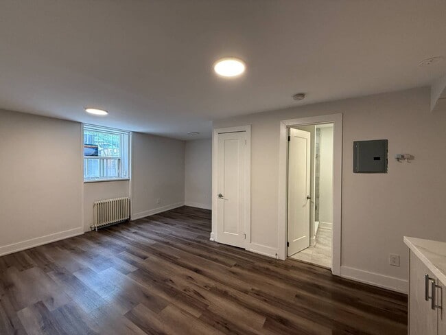 Building Photo - 140 Springhurst Ave