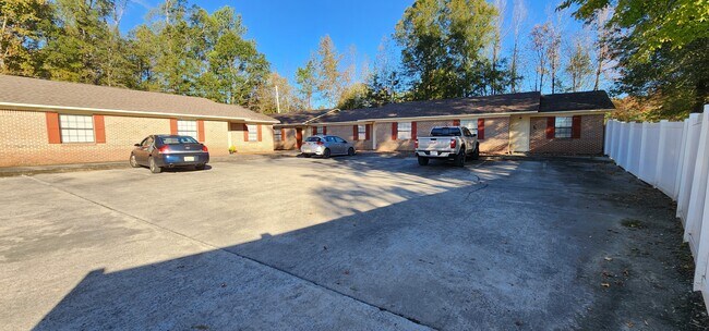 Foto del edificio - 1535 Warnke Rd NW