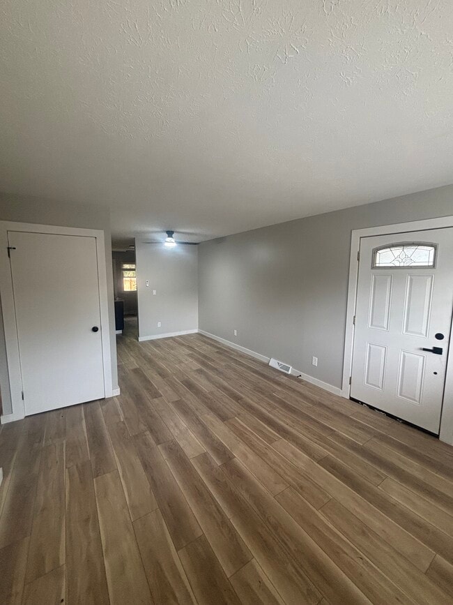 Foto del edificio - 480 Diven Ln