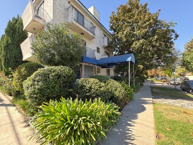 Foto del edificio - 4268 Beverly Glen Blvd