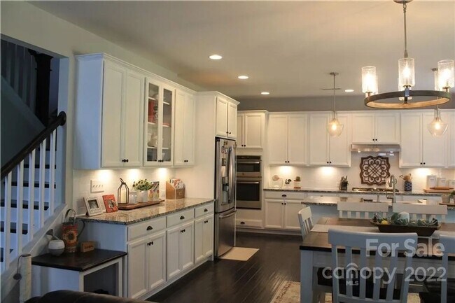 Building Photo - 5BR House in Concord