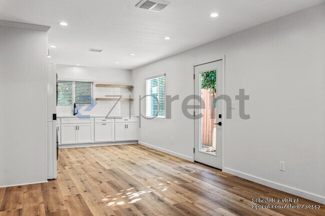 Building Photo - 15312 Binney St