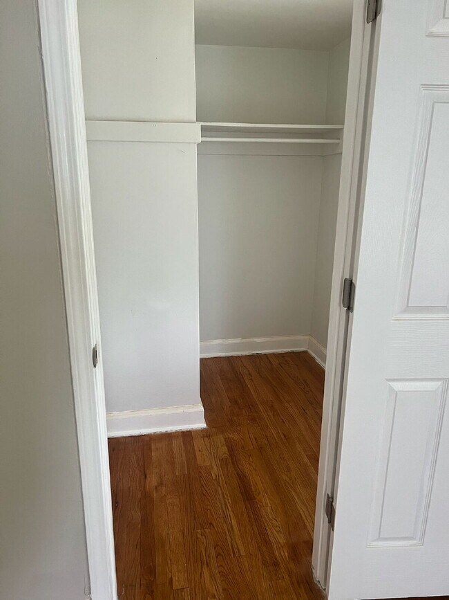 Foto del edificio - 3-Bedroom Gem on Indiana St with Spacious ...