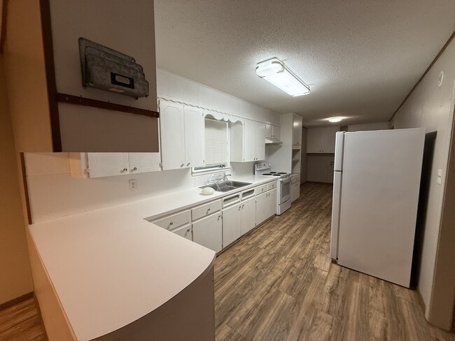 Foto del edificio - 525 N Webb Ave
