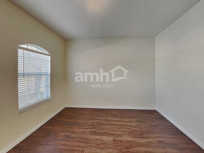 Foto del edificio - 13219 Beechberry Dr