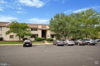 Building Photo - 206 Hickory Ct