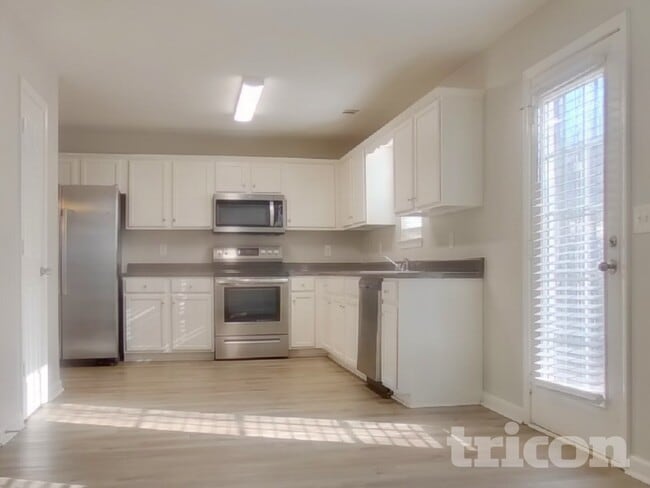 Building Photo - 613 Amberwood Dr