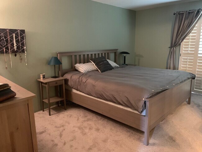 Primary bedroom - 15521 E Kenyon Ave