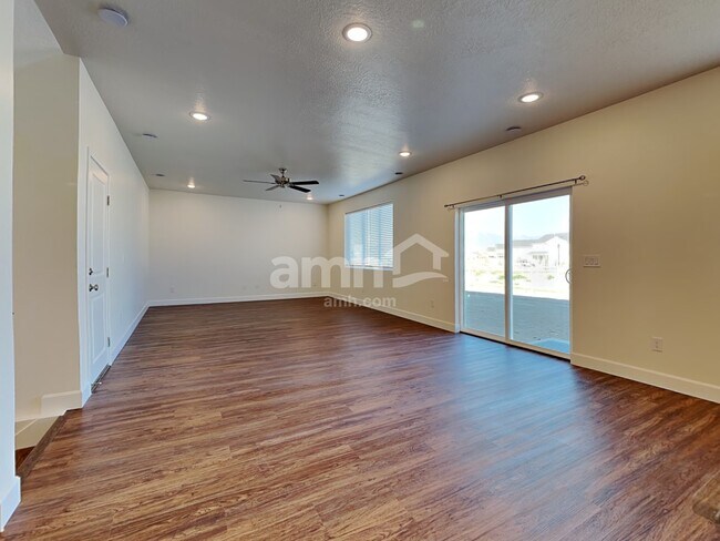 Foto del edificio - 259 N Dry Crk Rd