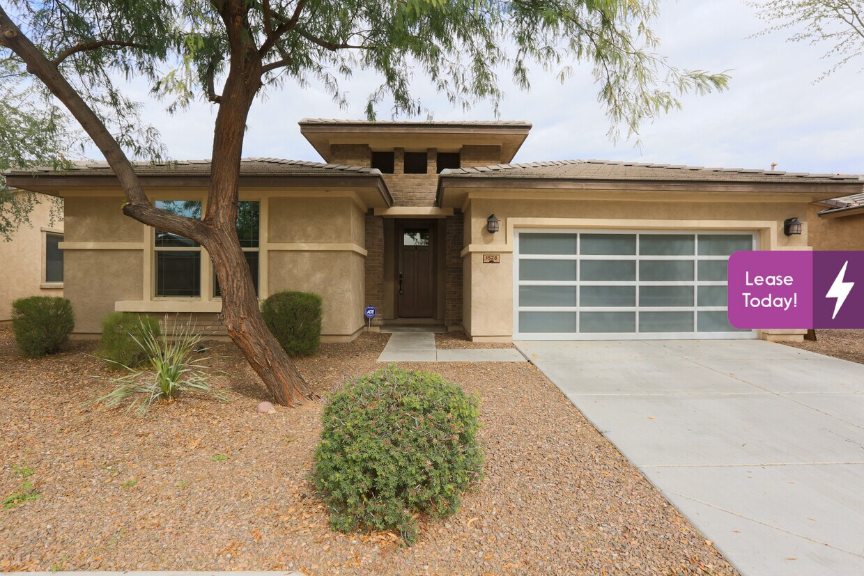 Primary Photo - 1528 E Kingbird Dr