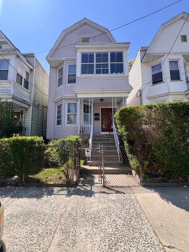 Building Photo - 161 Wilkinson Ave