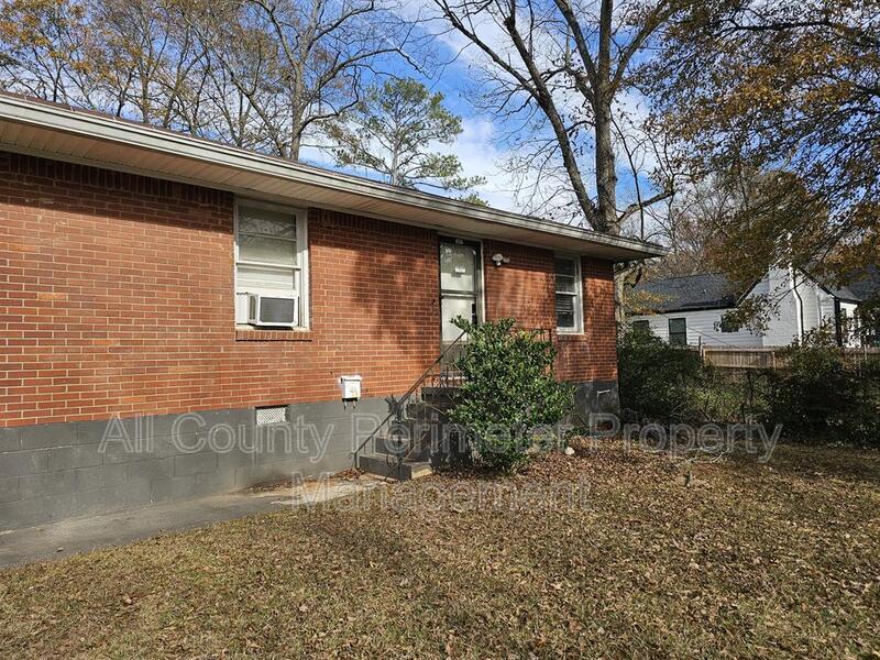 Foto principal - 1879 Chapman Ave