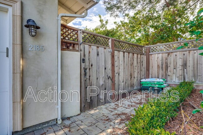 Foto del edificio - 2185 Chuleta Ct