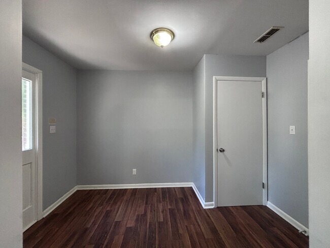 Foto del edificio - 1632 Barber Ave