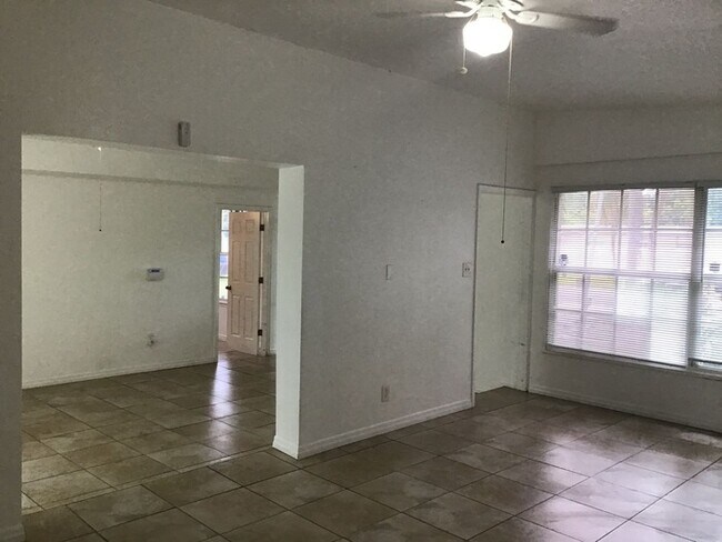 Building Photo - 1335 Warrington Way