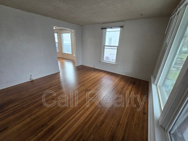 Foto del edificio - 1028 E Mission Ave