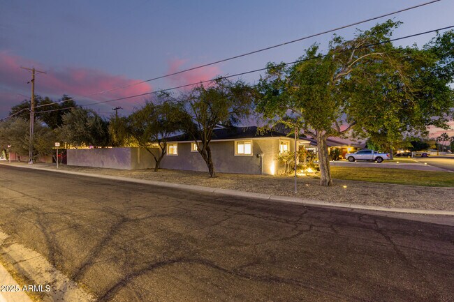 Foto del edificio - 1422 W Orange Dr