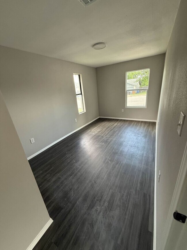 Foto del edificio - 6800 Bryonwood Dr