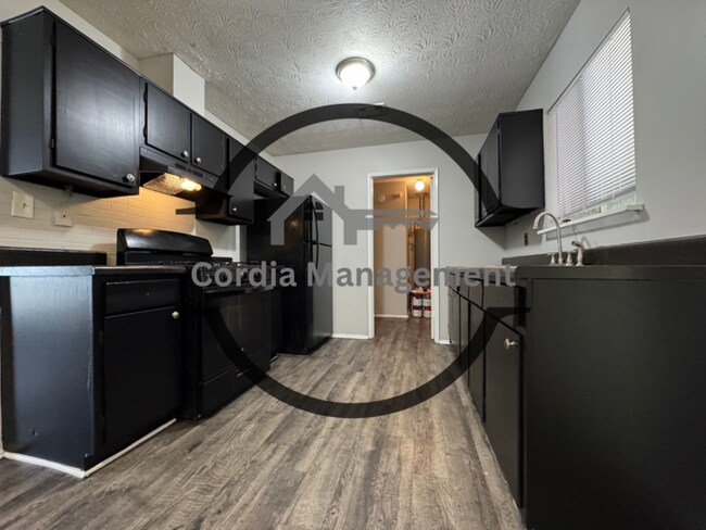 Foto del edificio - Fenced in 4 Bedroom 1.5 bathroom Home located in Jonesboro