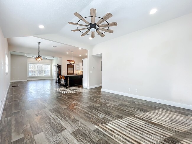 Building Photo - 389 S Central Ave