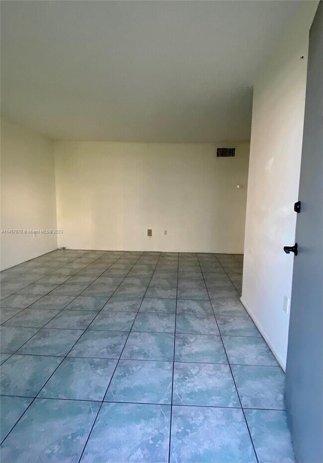 Building Photo - 1620 West Ave