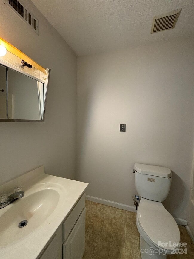 Building Photo - 7988 Shady Oak Trail
