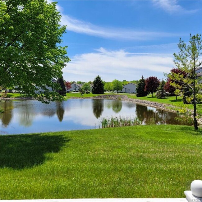 Foto del edificio - 425 Summerhaven Dr N