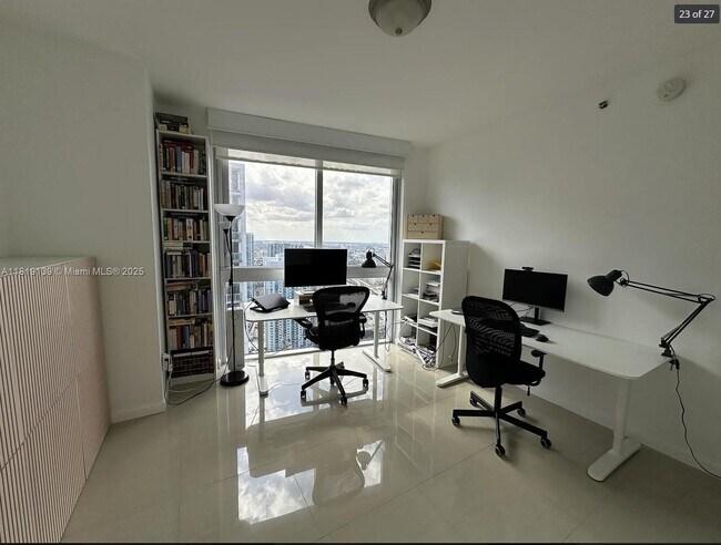 Foto del edificio - 475 Brickell Ave