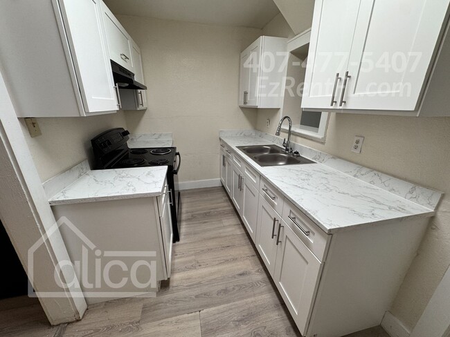 Foto del edificio - 4-Bedroom Remodel with Move-In Special in ...