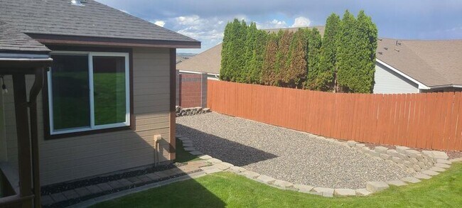 Foto del edificio - 463 Anthony Dr