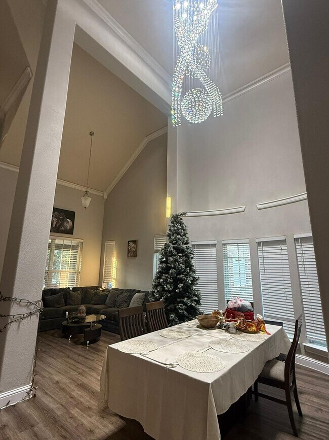 Foto del edificio - 15572 Yarberry Dr