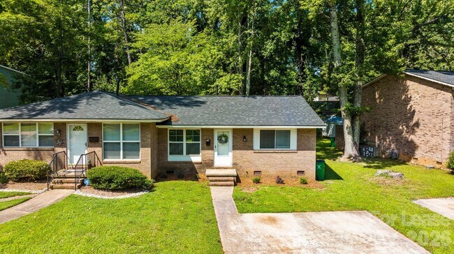 Building Photo - 3315 Erskine Dr