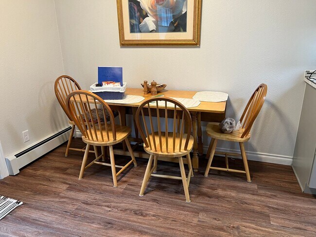 Foto del edificio - 3 Bed 2 Bath Fully Furnished Unit in Fairbanks- SORRY, NO PETS!