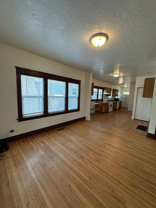 Building Photo - 2037 8th Ave