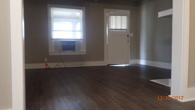 Foto del edificio - 1 Bed, 1 Bath 4-Plex Apartment