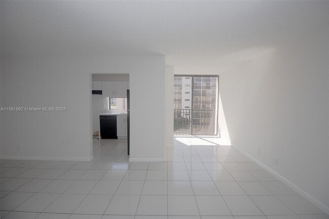 Building Photo - 17021 N Bay Rd