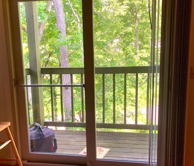 Building Photo - 2022 Summit St