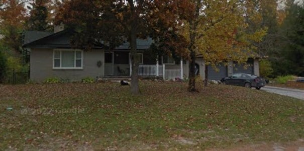 Primary Photo - 477 River Rd E