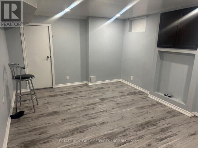 Photo du bâtiment - 176 Kenneth Ave