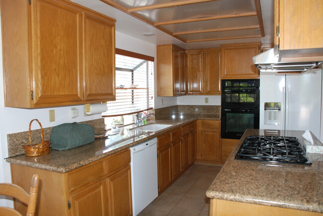Building Photo - 1648 Shadow Oaks Pl