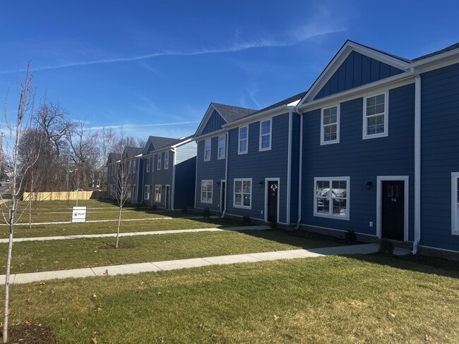 Photo - 516 S Main St Townhome